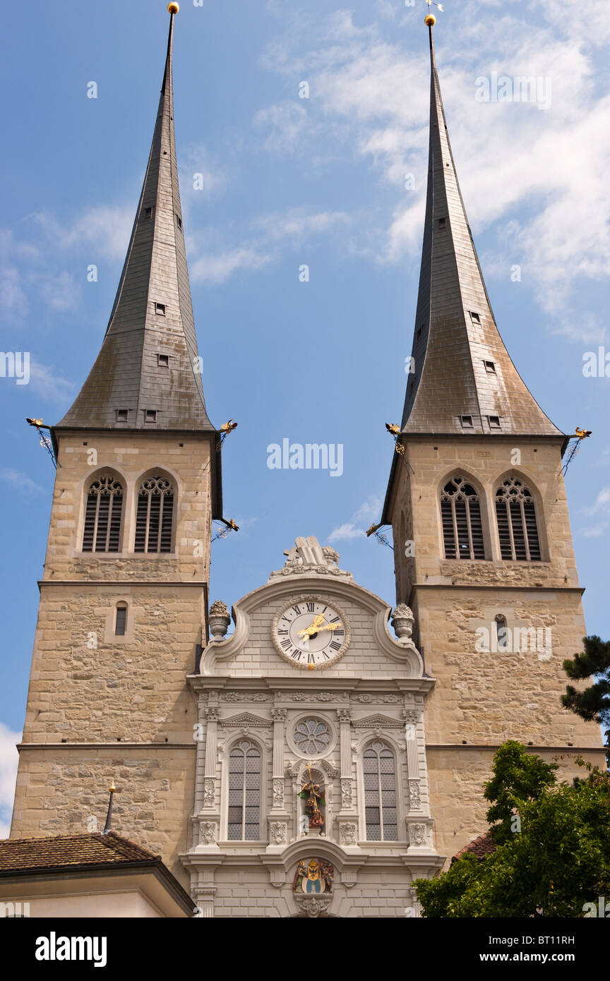 Kirche St. Leodegar in Luzern, eines der wichtigsten Symbole in der Stadt Stockfoto