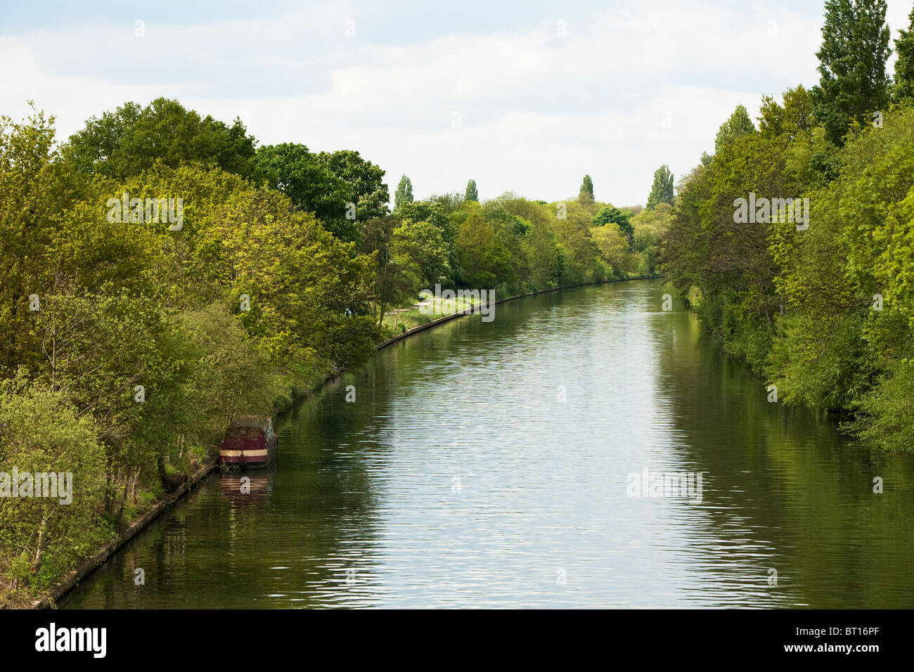Navigation auf der Themse an Desborough Insel, Weybridge, Surrey, Uk geschnitten Stockfoto