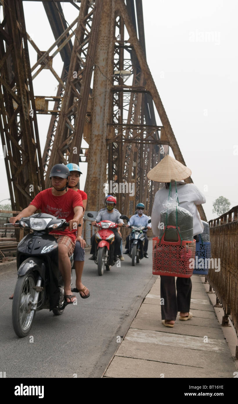 Long Bien-Brücke, Hanoi Vietnam von den Franzosen von 1899 bis 1902 gebaut Stockfoto