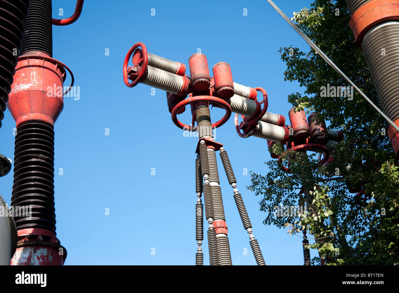 Keramische Hochspannung Isulators des Kraftwerkes. Stockfoto