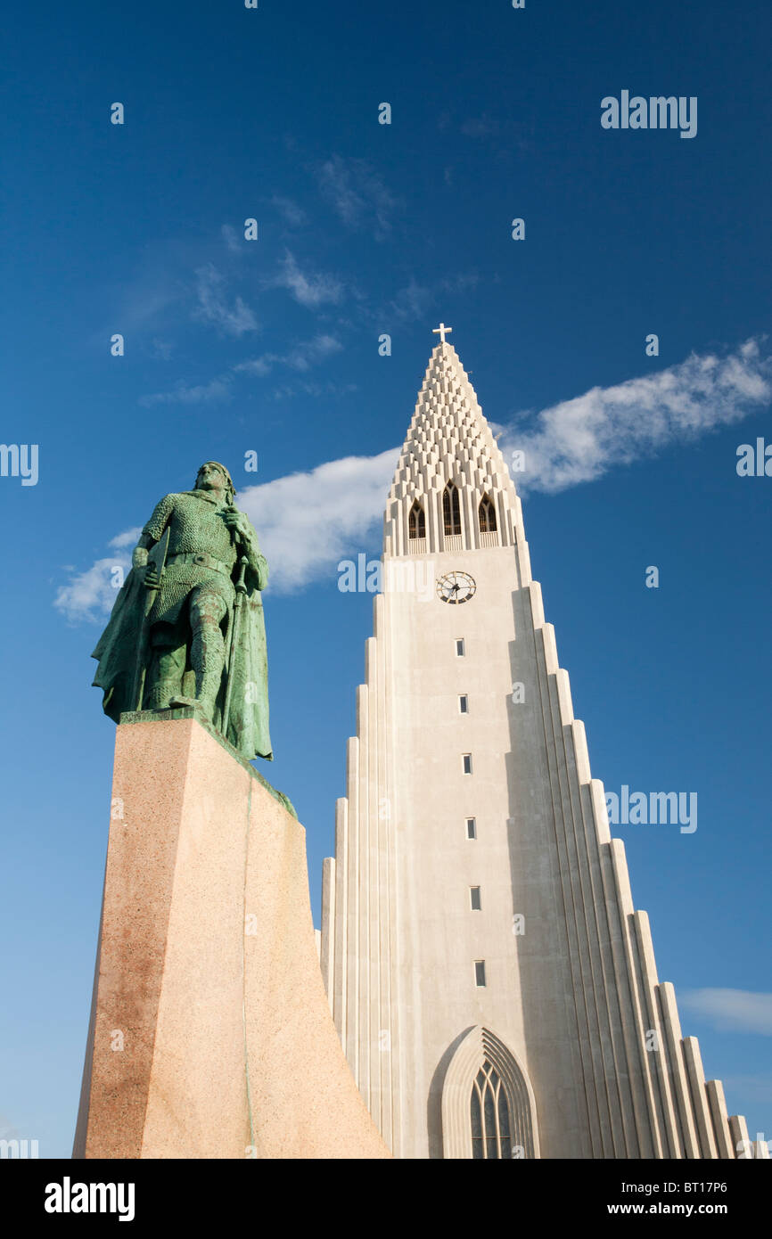 Die kultigen Hallgrims Kirkja in Reykjavik, Islands größte Kirche, entworfen von Gudjon Samuelsson Stockfoto