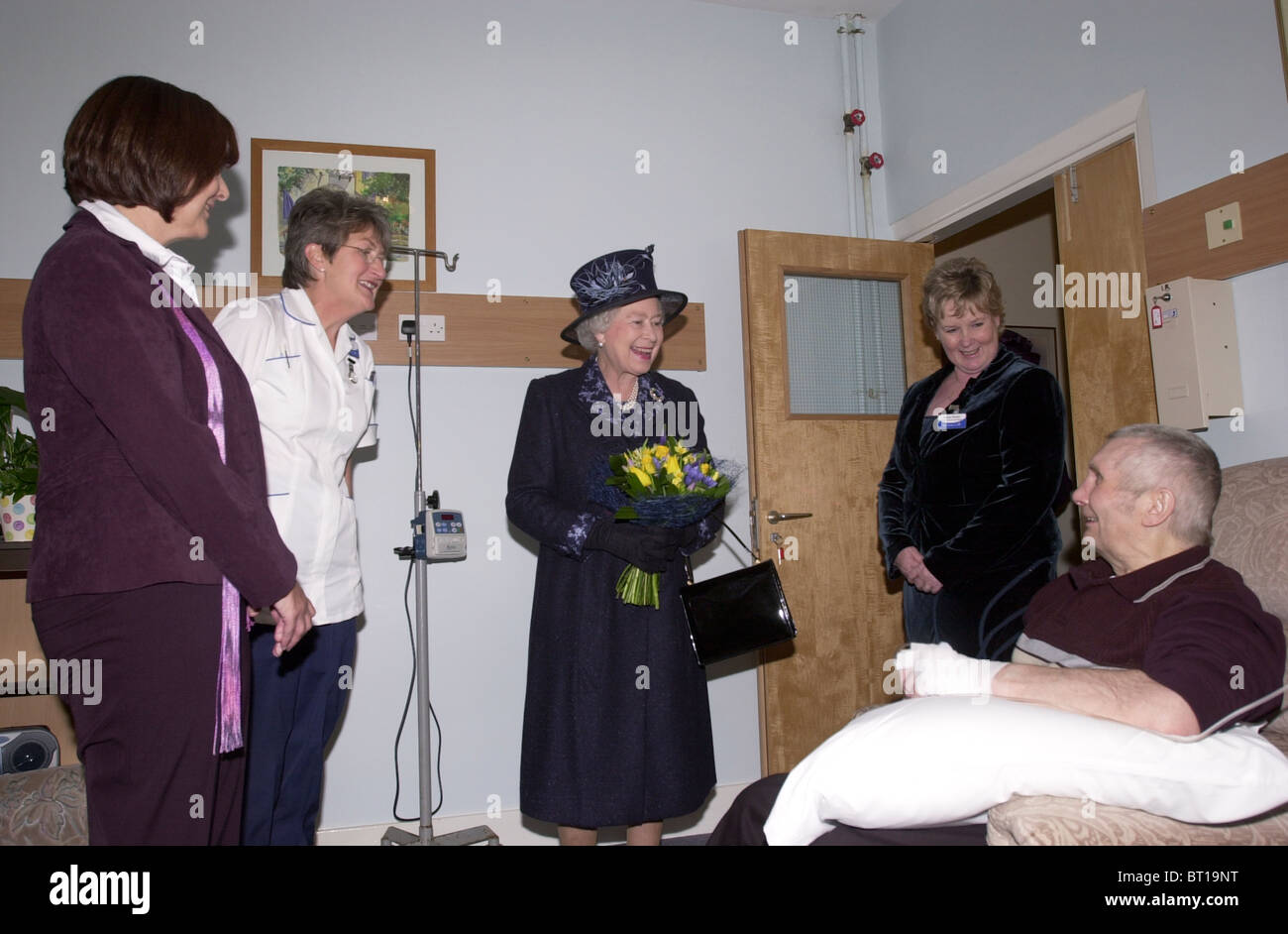 HM besucht Königin Elizabeth II. Moggerhanger House, Bedfordshire, UK Stockfoto