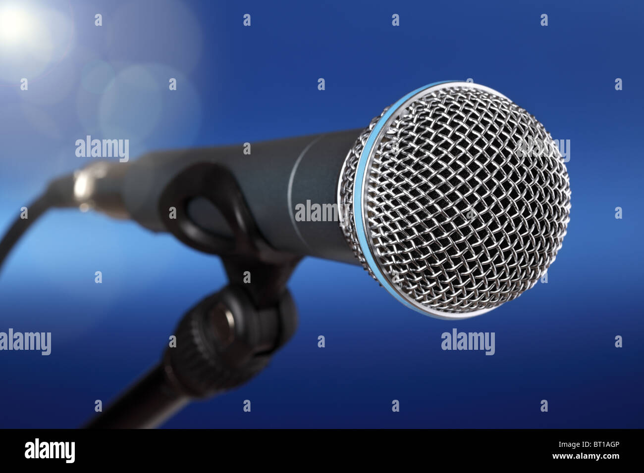 Mikrofon auf der Bühne Stockfoto
