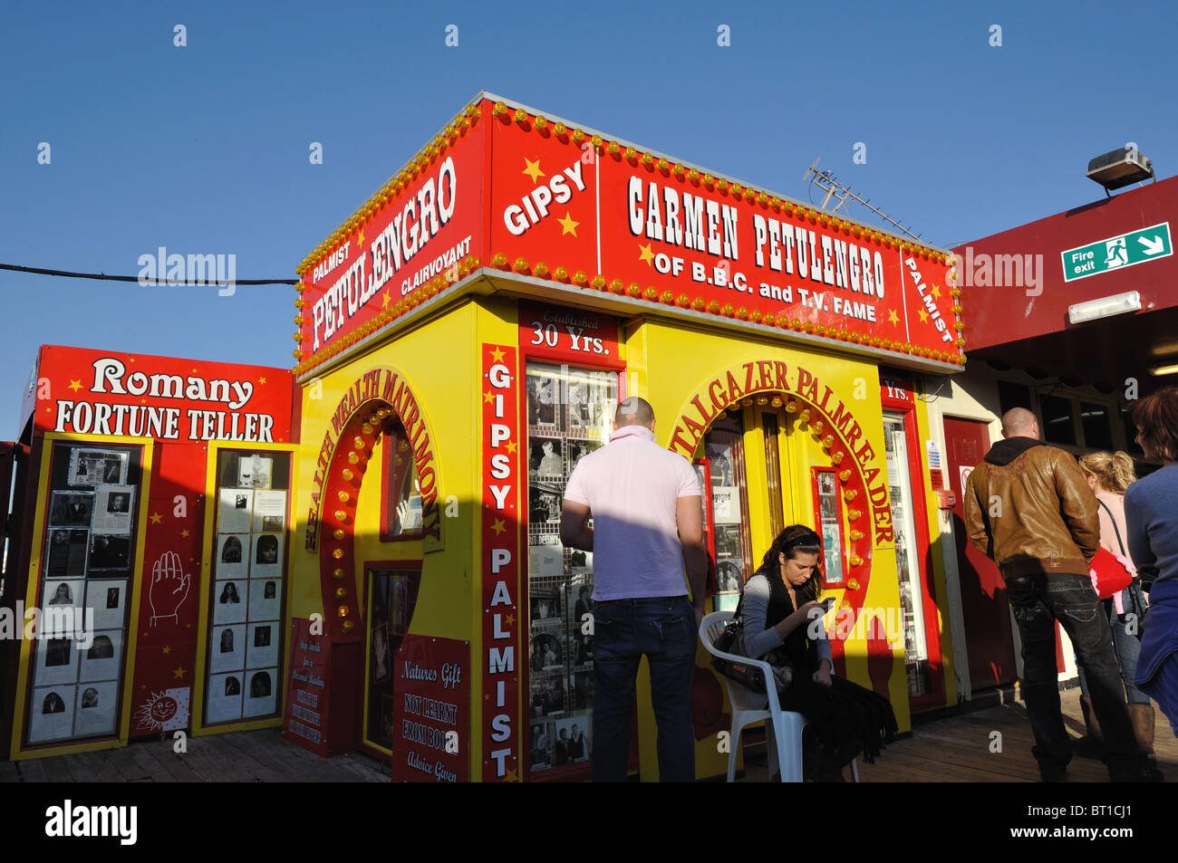 Gipsy Vermögen Erzähler Stand auf Blackpool South Pier Stockfoto