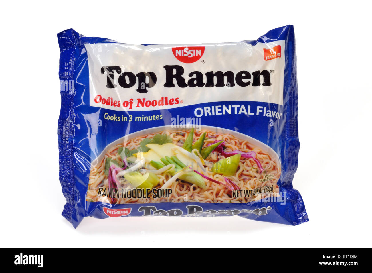 Paket von Top Ramen Unmengen von Nudeln chinesische orientalischen Aroma auf weißem Hintergrund Stockfoto