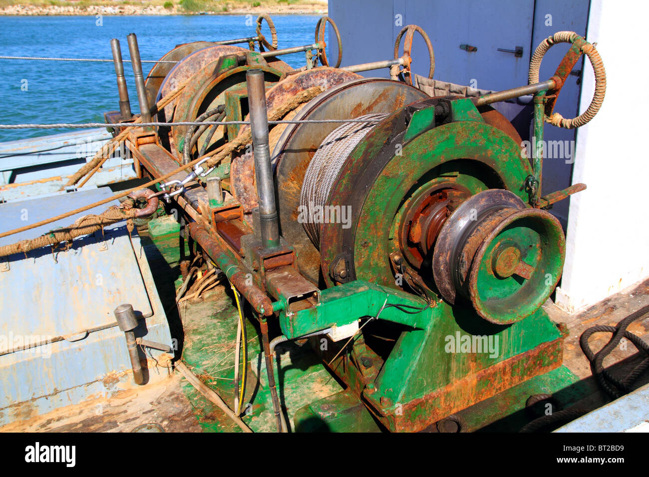 Capstan Winde der Trawler Angeln Bootsmotor net Stahlseil ziehen Stockfoto