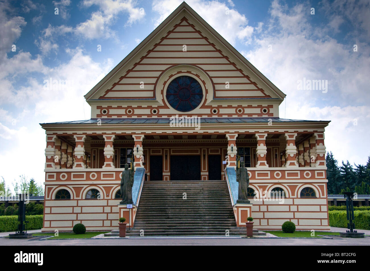 Krematorium im klassischen Baustil Stockfoto