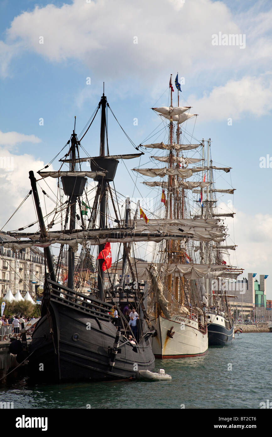 Konzentration der Segelschiffe in das Festival del Mar Santander Kantabrien Spanien Stockfoto