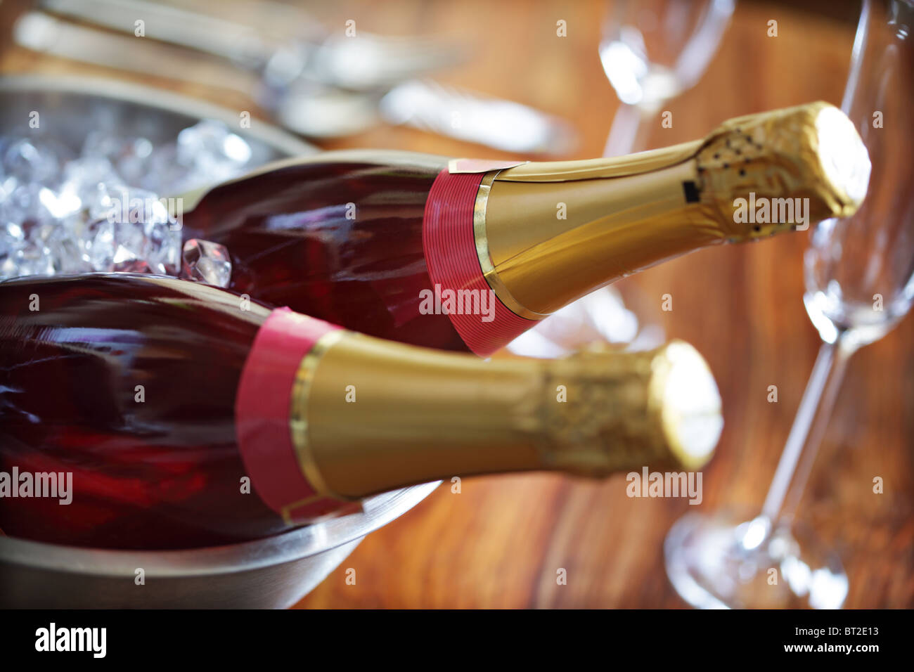 Champagner auf Eis Stockfoto