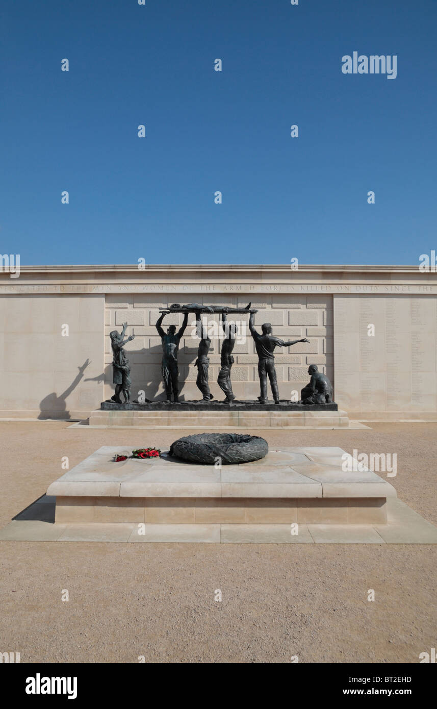 "Die Bahre Träger" Skulptur, Armed Forces Memorial, National Memorial Arboretum, Alrewas, UK. Stockfoto