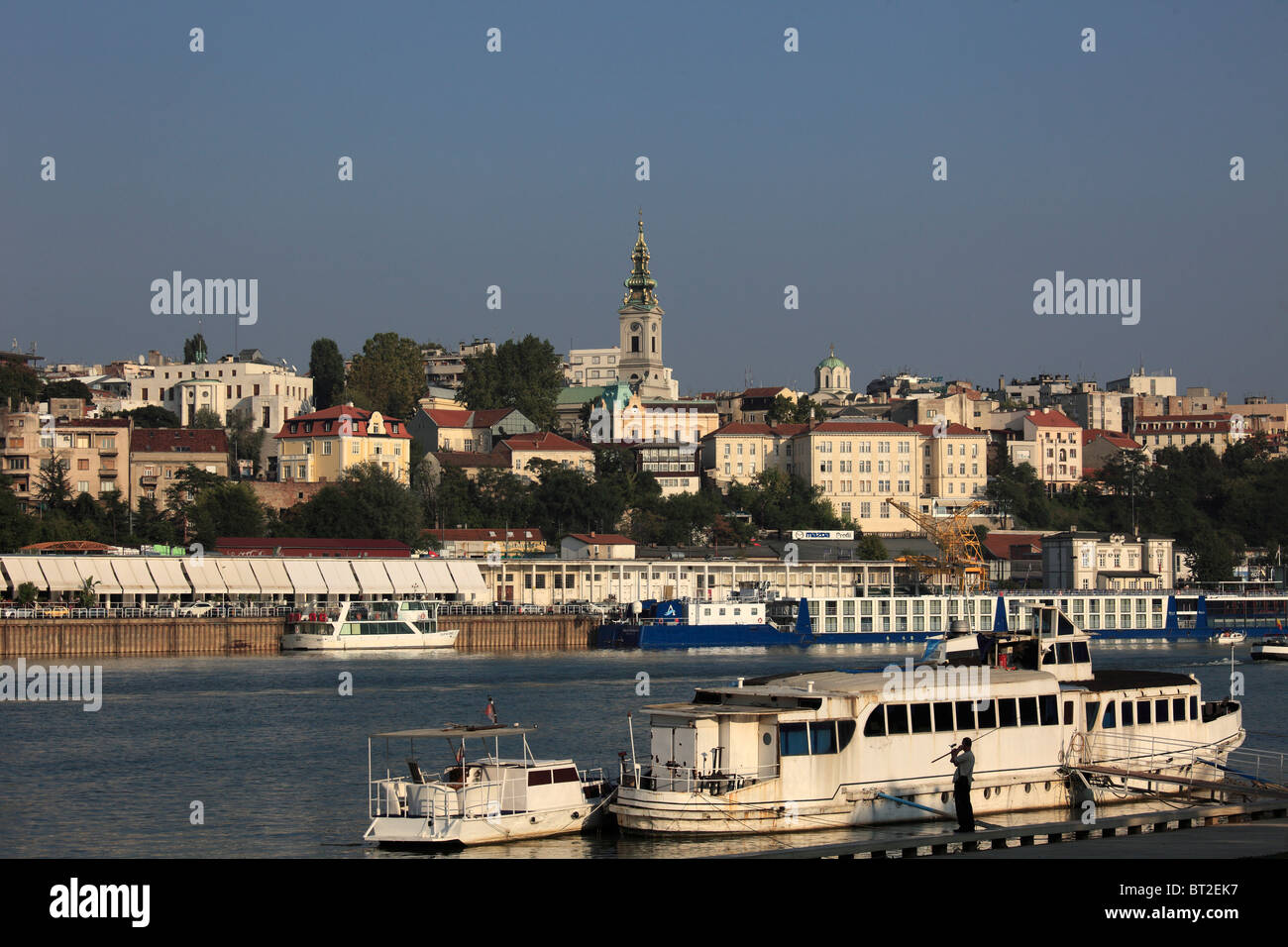 Serbien, Belgrad, Skyline, Gesamtansicht, Fluss Sava, Boote, Stockfoto