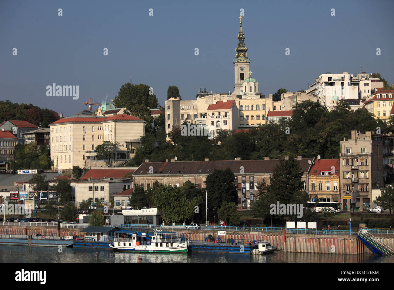 Serbien, Belgrad, Skyline, Gesamtansicht, Fluss Sava, Boote, orthodoxe Kathedrale, Stockfoto