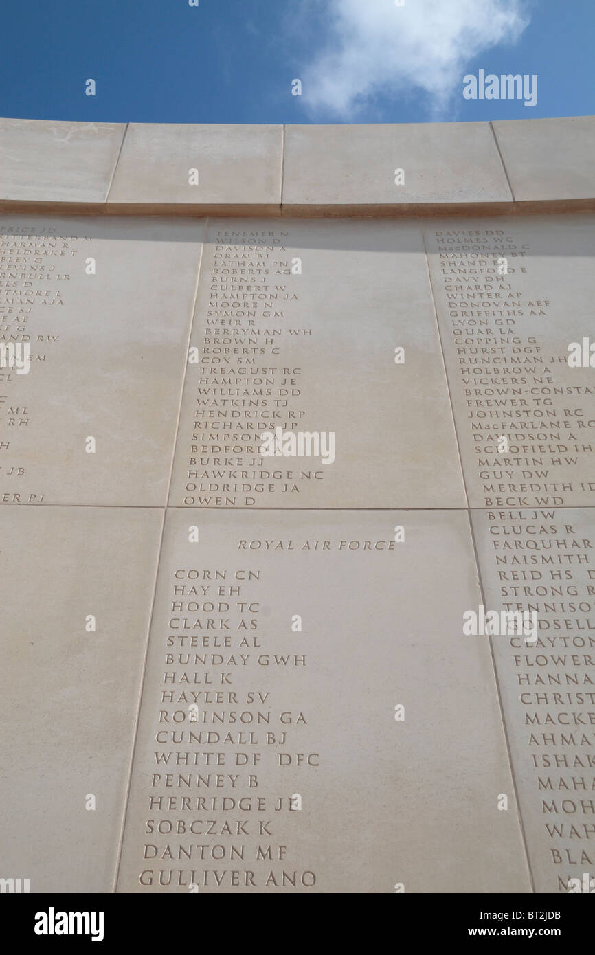 Einige von den vielen Namen auf die Armed Forces Memorial, National Memorial Arboretum, Alrewas, Staffordshire, UK. Stockfoto