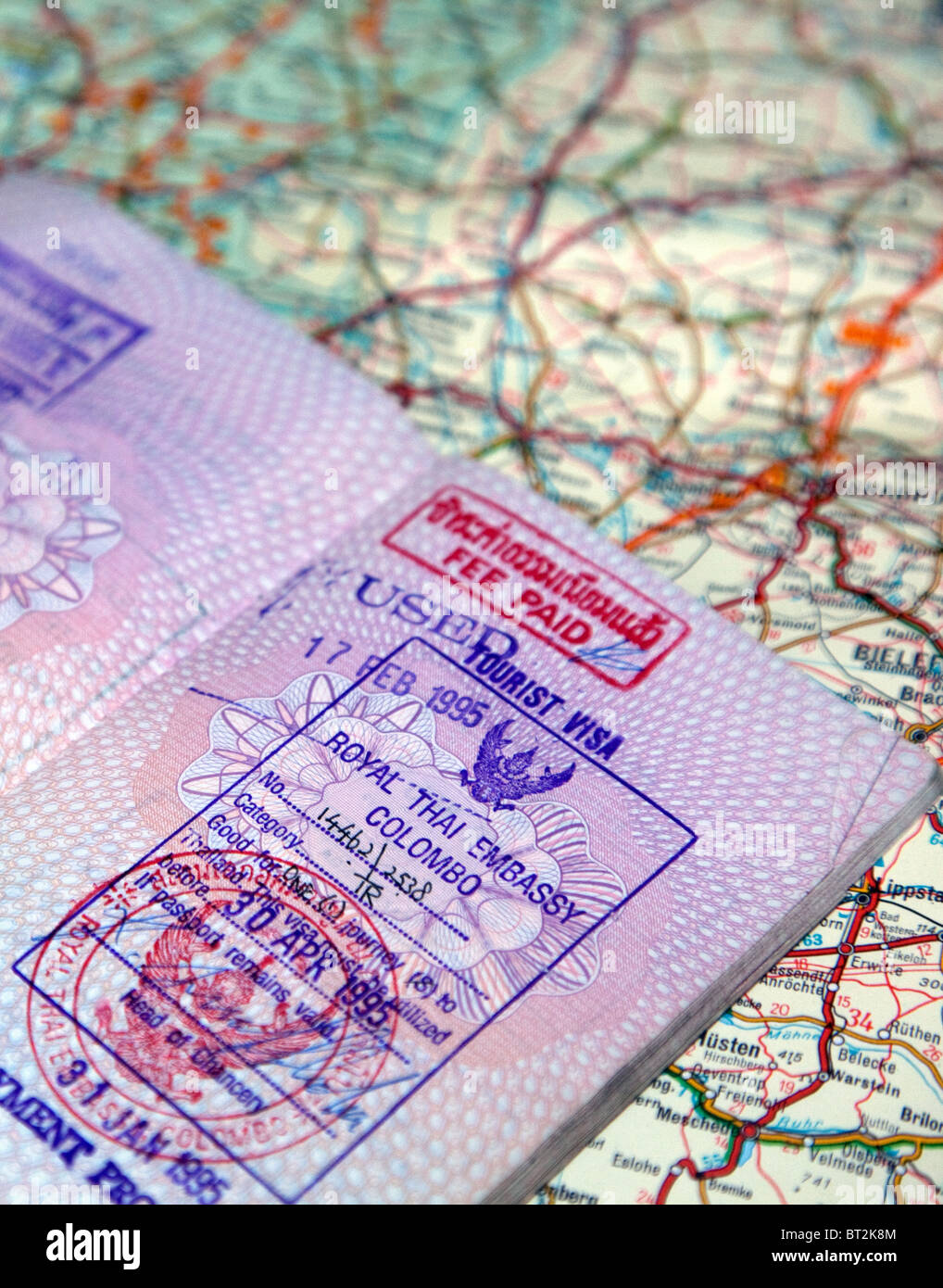 Reisepass mit Visum Briefmarken Stockfoto