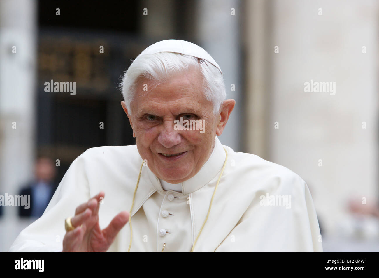 Papst Benedikt XVI Ratzinger Porträt San Peter Vatikan Rom, allgemeines Publikum Mittwoch, 5. Mai 2010. Stockfoto