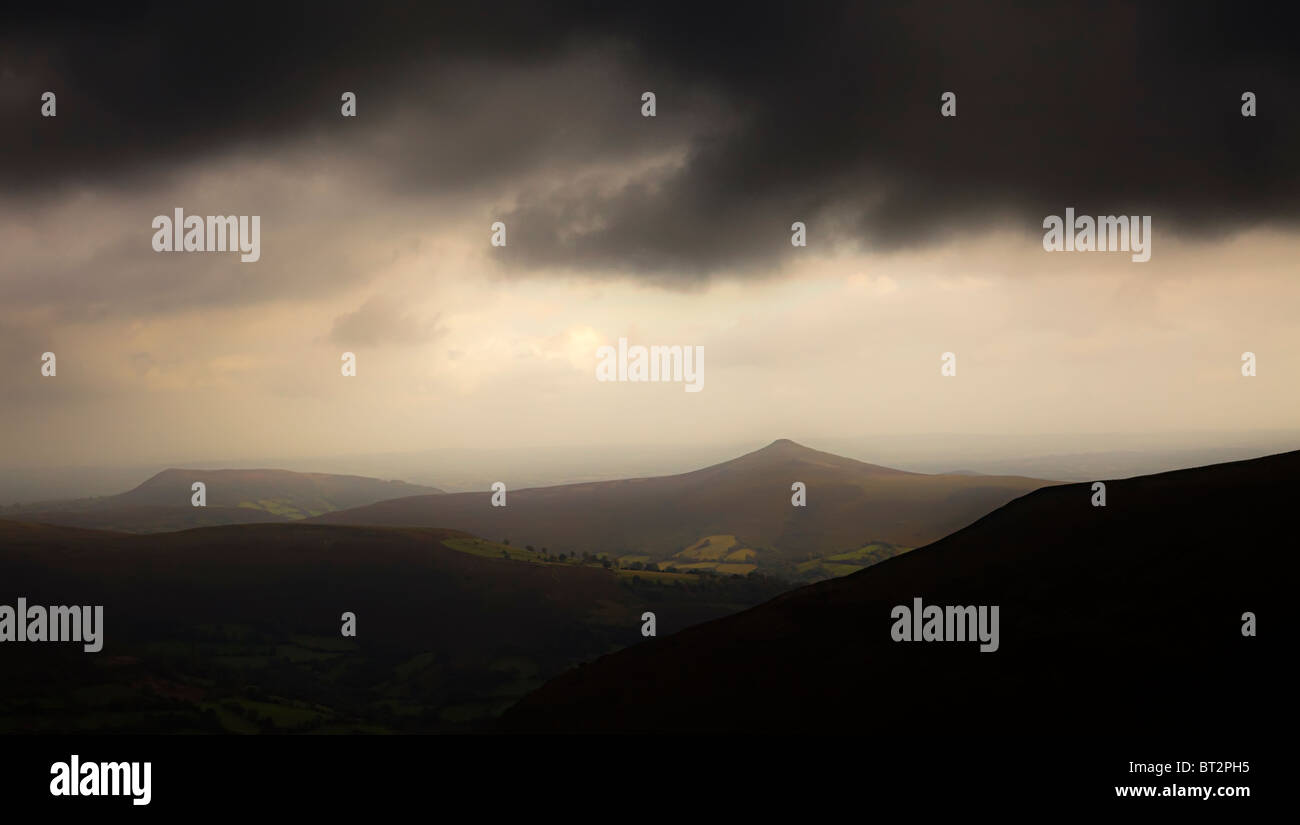 Skirrid Fawr und Zuckerhut aus dem Norden in stürmischen Wetter Black Mountains Brecon Beacons National Park Wales UK Stockfoto