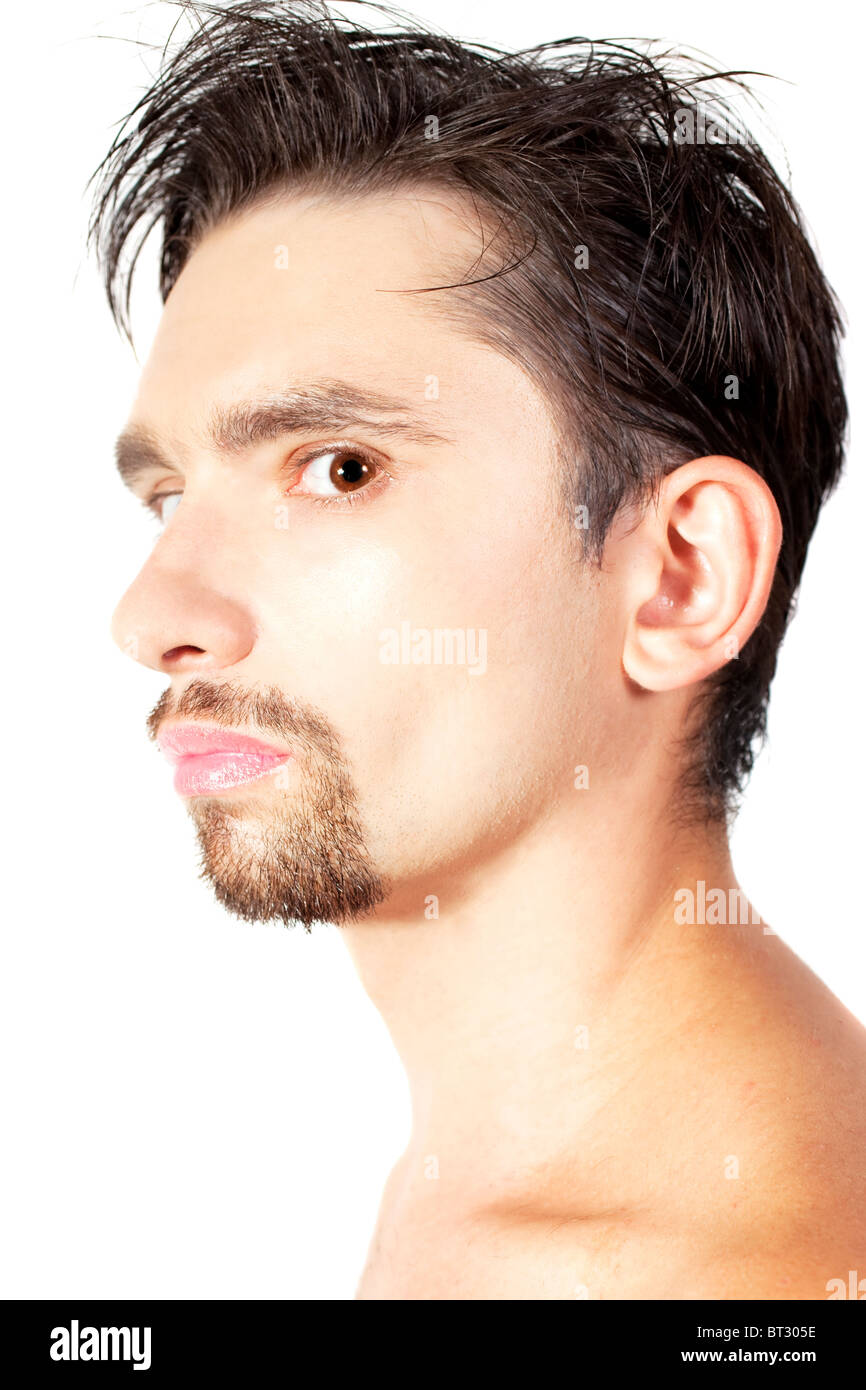 Porträt eines jungen Mannes der Brünette mit einem stylischen Haarschnitt Stockfoto