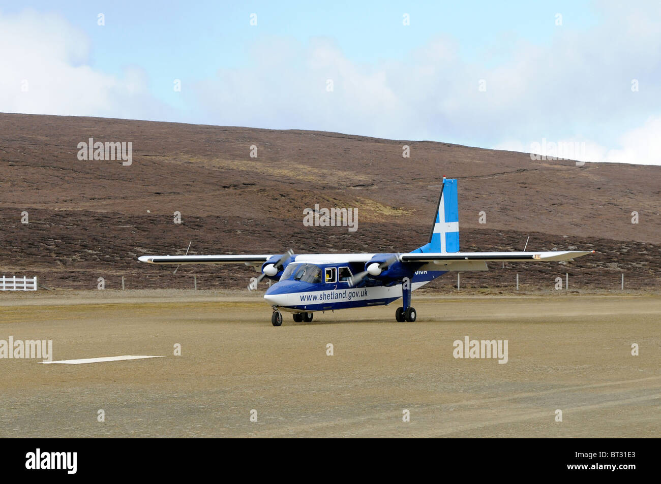 Fair-Isle-Flughafen und Flugzeug Islander Stockfoto