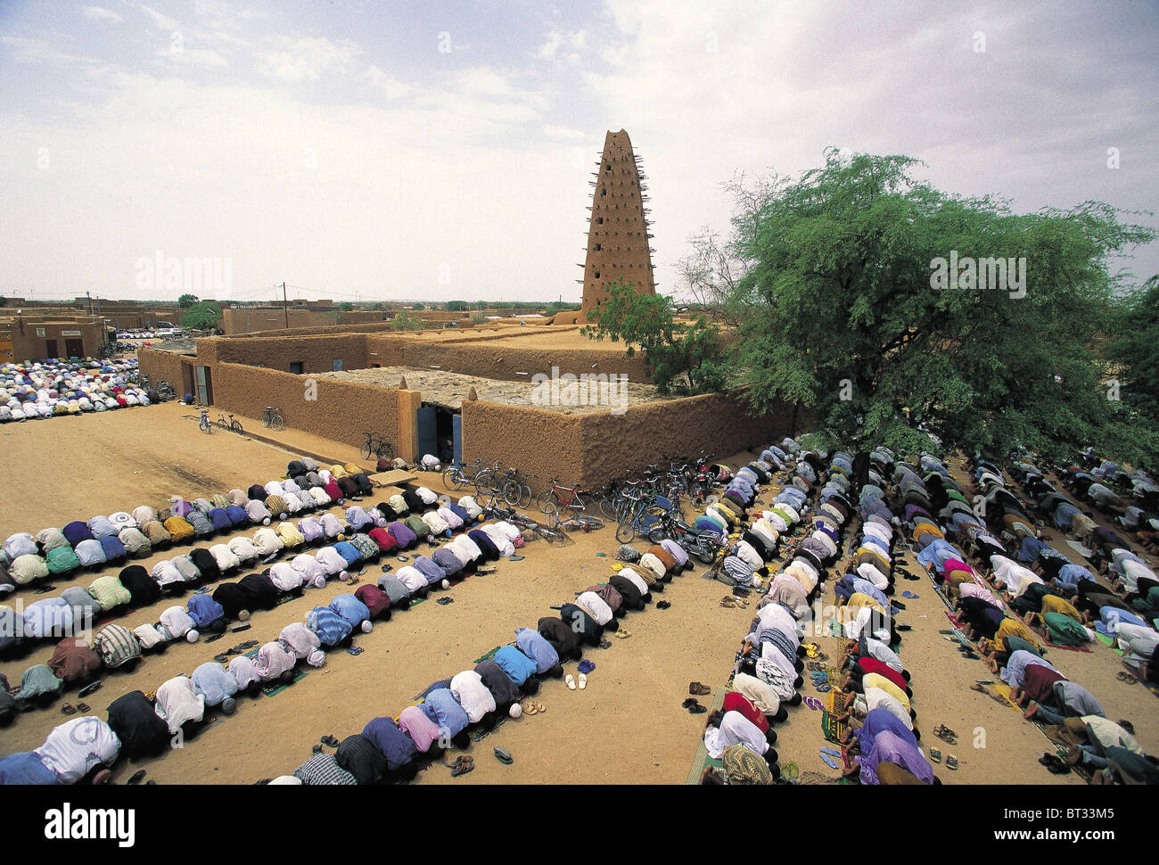 Freitag beten in der Moschee von Agadez, Niger Stockfoto