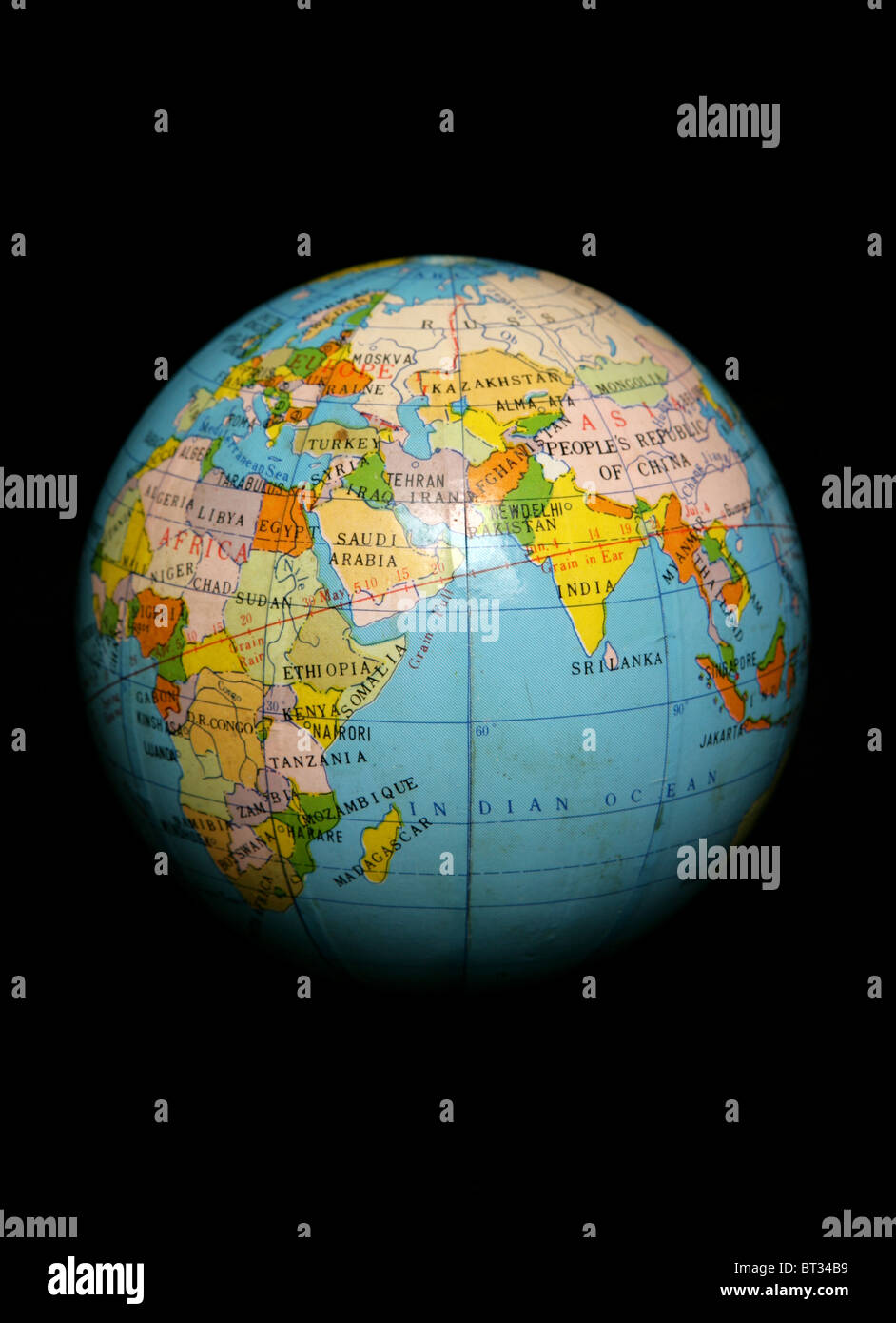 Globus auf schwarzem Hintergrund isoliert Stockfoto