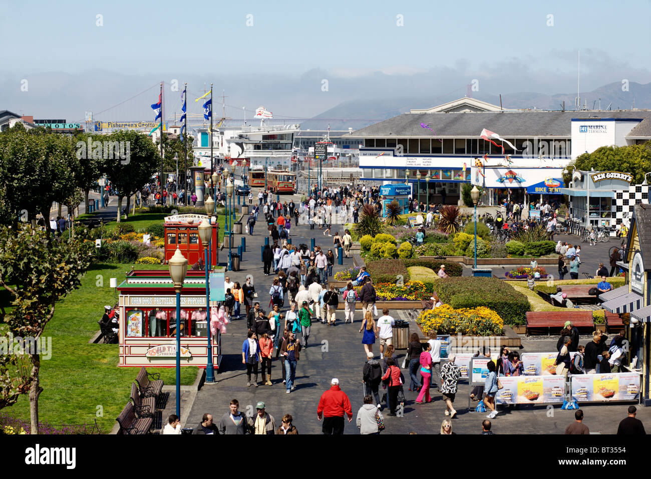 Fähren am Pier 39 in San Francisco in San Francisco in Kalifornien, USA Stockfoto