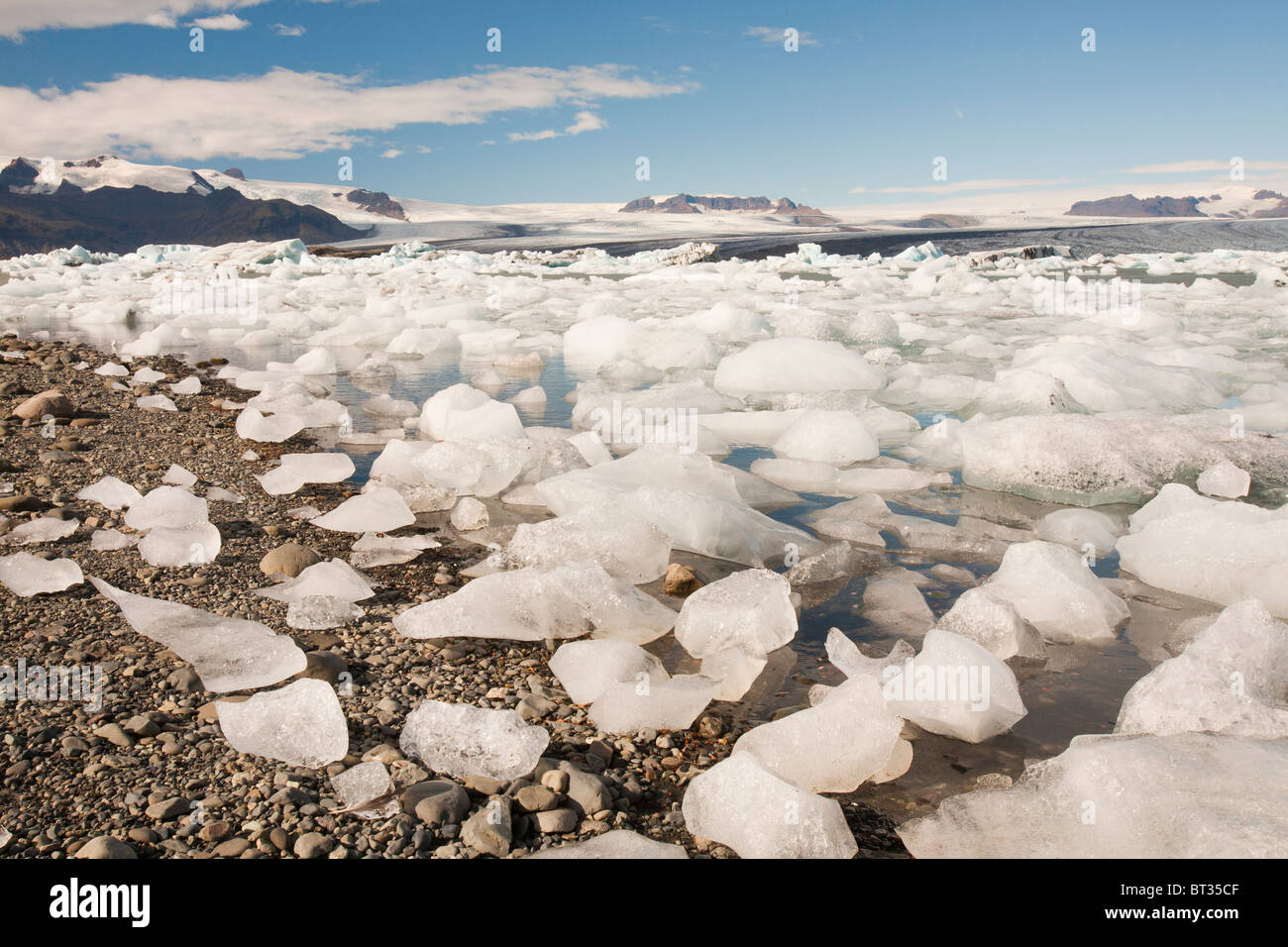 Der Jökulsárlón Eis Lagune, erstellt durch raschen Rückzug des Gletschers Breidamerkurjokull infolge des Klimawandels. Stockfoto