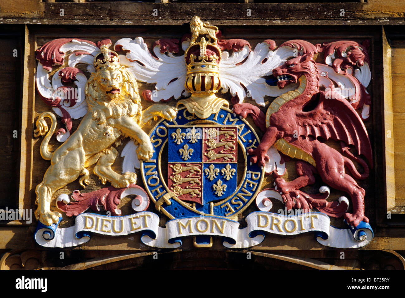 Sherborne Schule, Arme von König Edward 6. mittelalterlichen englischen Könige Heraldik Mantel heraldische Löwe Drachen Löwen Royal Dorset-England Stockfoto