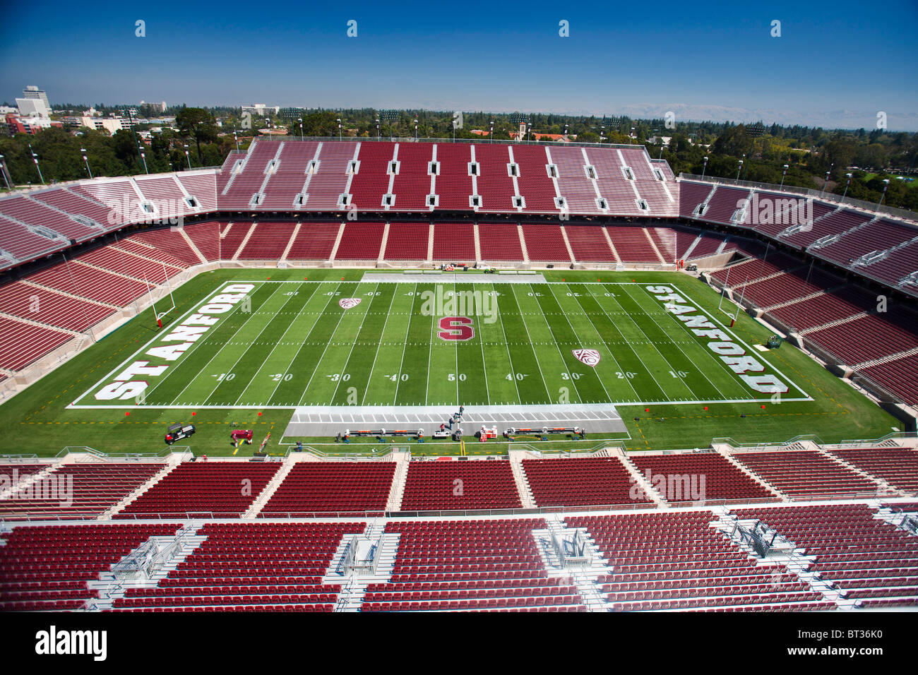 Gesamtansicht des Inneren des Stanford Stadium, Stanford University, California, Vereinigte Staaten von Amerika Stockfoto