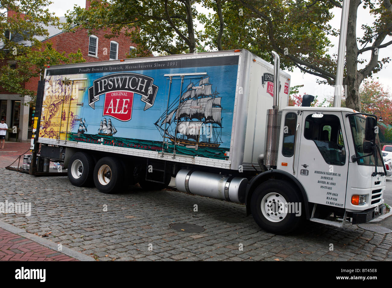 Ipswich Ale Bier LKW Parken auf der Straße mit Kopfsteinpflaster, Salem, Massachusetts, Vereinigte Staaten von Amerika Stockfoto