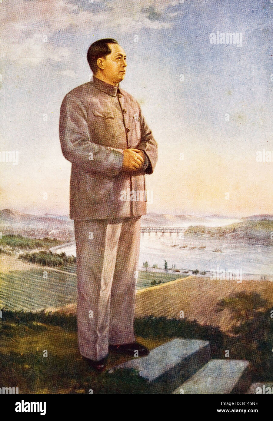 Idealisiertes Porträt von Mao Zedong (Vorsitzender Mao) überragt den Yangtze-Fluss. Stockfoto