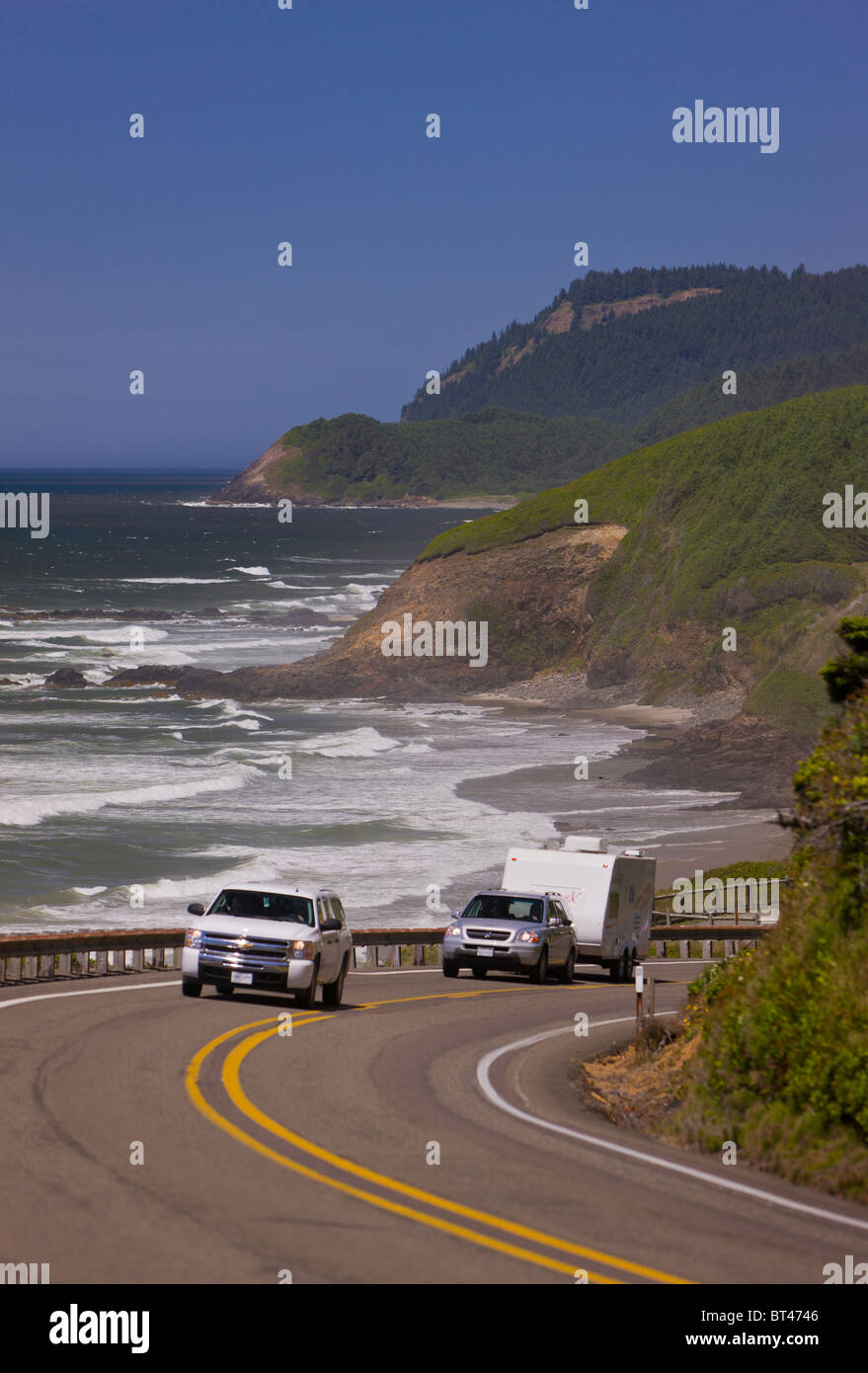 FLORENCE, OREGON, USA - Pkw-Verkehr auf der malerischen Route 101 auf zentrale Oregon Küste. Stockfoto