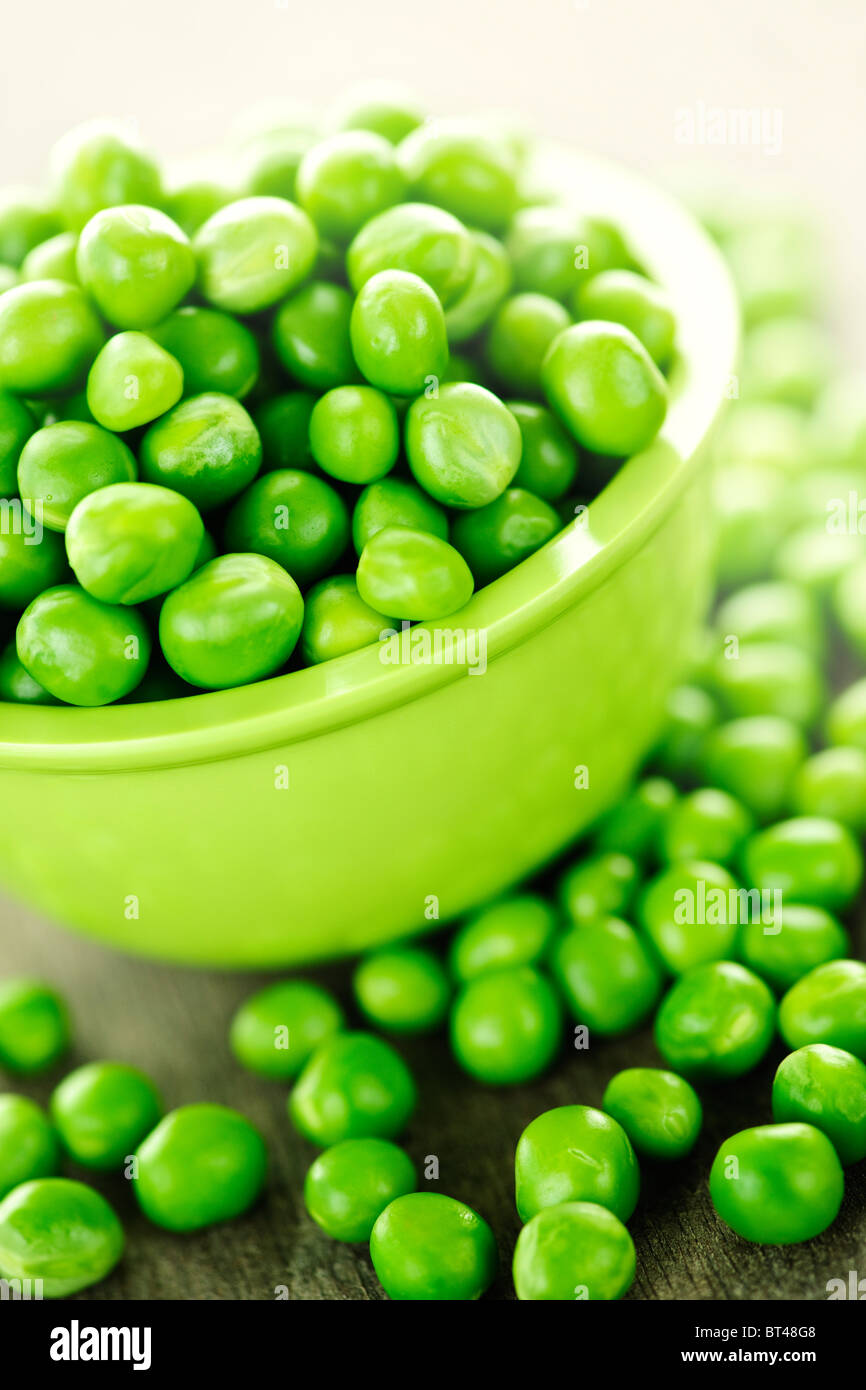 Closeup auf Schüssel mit frischen Bio grüne Erbsen Stockfoto