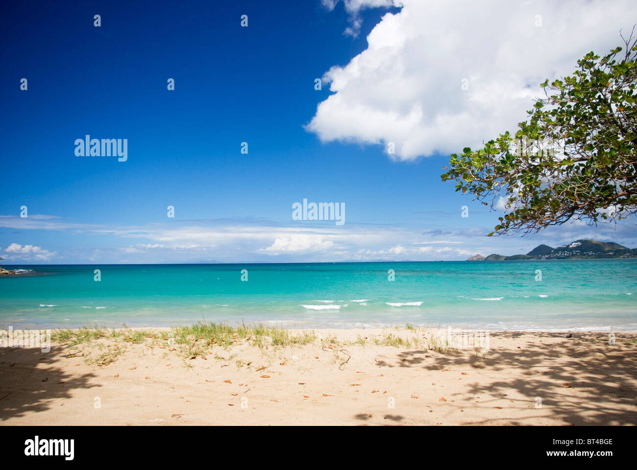 Vigie Strand mit türkisfarbenem Wasser und blauer Himmel Stockfoto