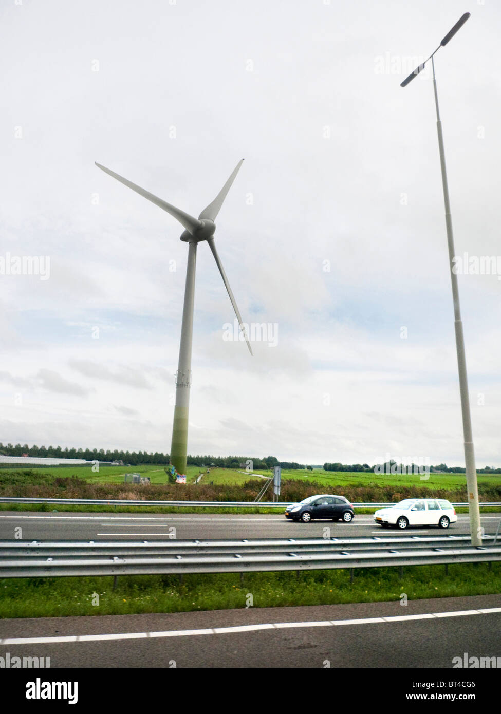 Amsterdam Fahrrad Fahrrad Transport Reisen Fahrt Park Windmühle Wind Power elektrische Energiegewinnung Urinal-Bahnhof Stockfoto