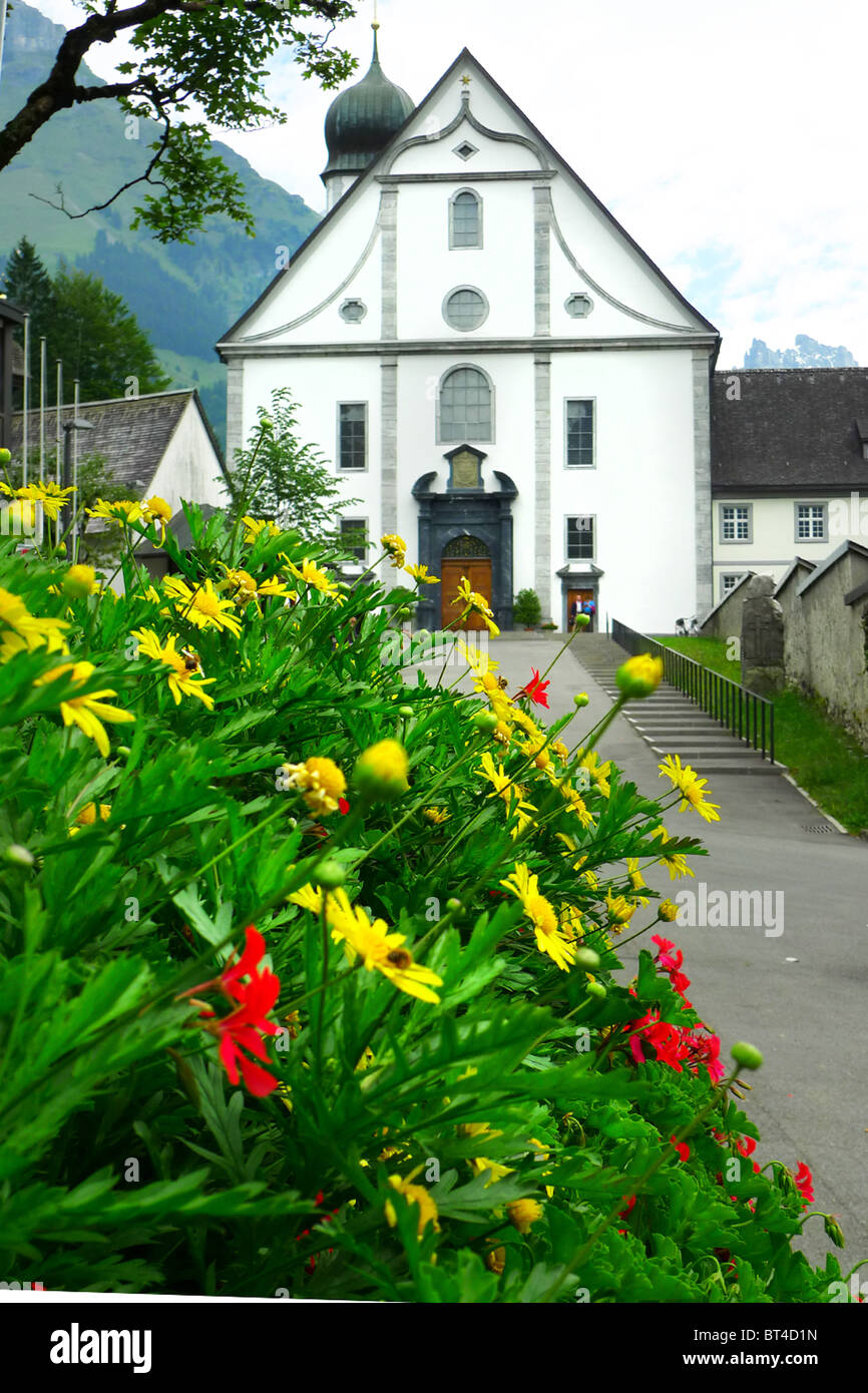 Reise Tour Tourismus Urlaub Besuch erkunden siehe Website Anblick Stadt Land Europas Schiene Bahnhofscafé Gepäck Koffer trainieren Stockfoto