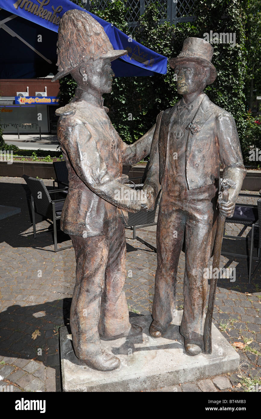 Denkmal Deutsch-Franzoesische Freundschaft bin Hamtorplatz in Neuss, Niederrhein, Nordrhein-Westfalen Stockfoto