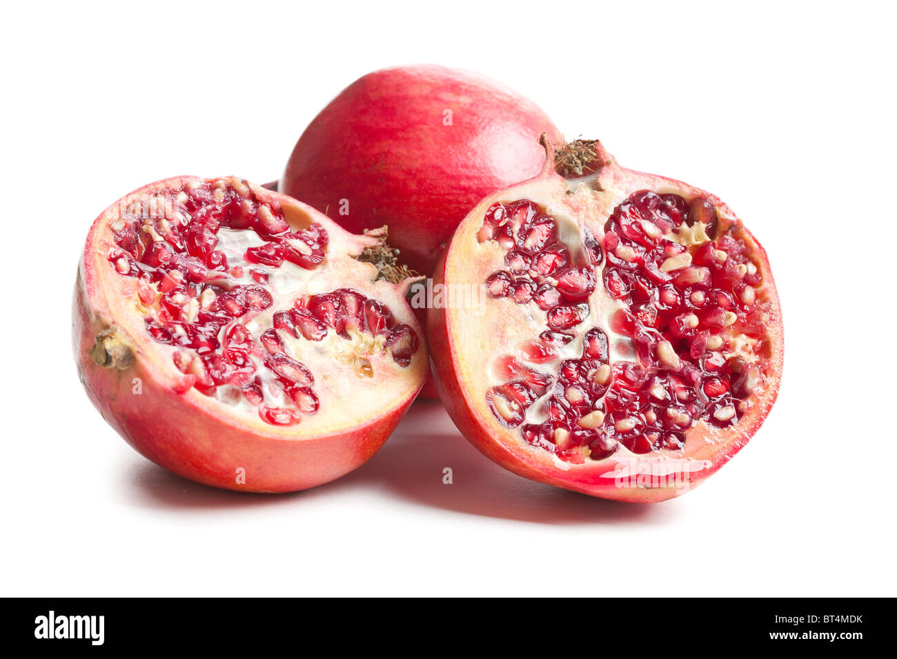 süße Granatapfel auf weißem Hintergrund Stockfoto
