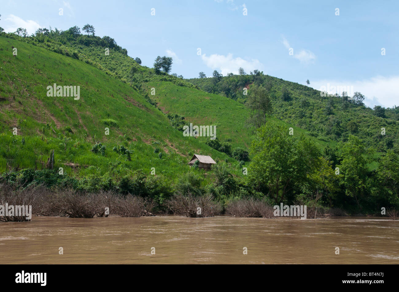 Tail Bootsfahrt entlang der Nam Tha River von Paksa nach Na Lae. Nordlaos Stockfoto