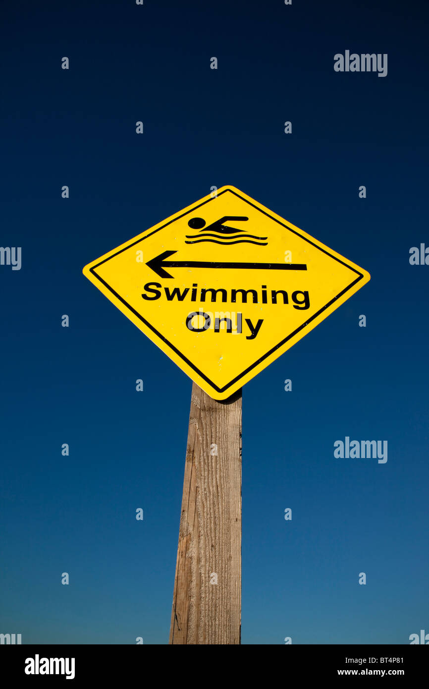 Warnschilder, schwimmen Bereich angibt Strandabschnitt zum sicheren Schwimmen geeignet. Stockfoto