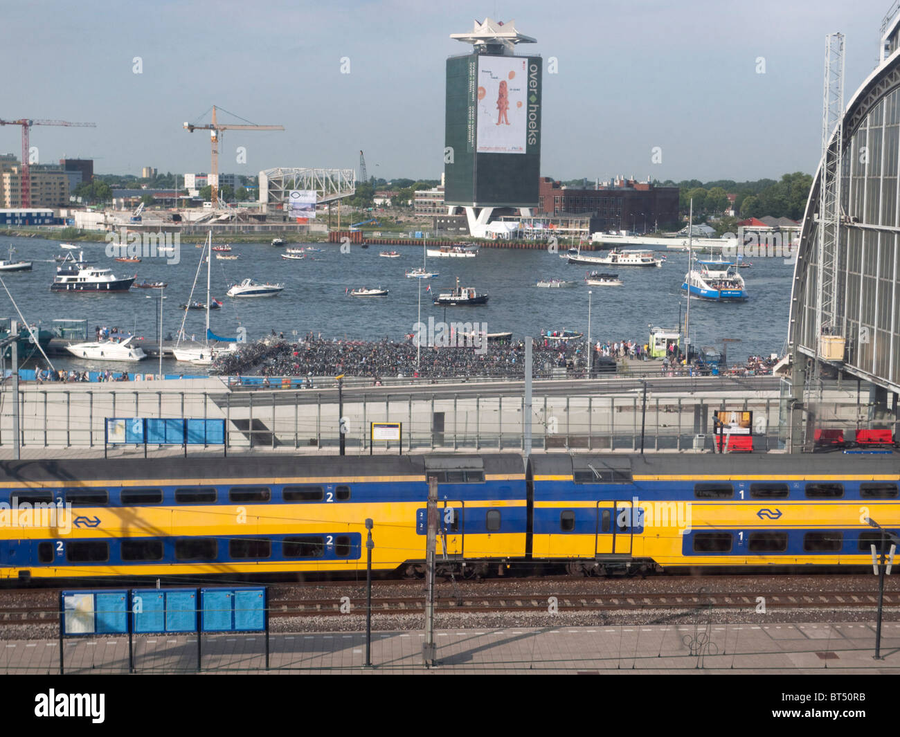 Amsterdam Fahrrad Fahrrad Transport Reisen Fahrt Park Windmühle Wind Power elektrische Energiegewinnung Urinal-Bahnhof Stockfoto