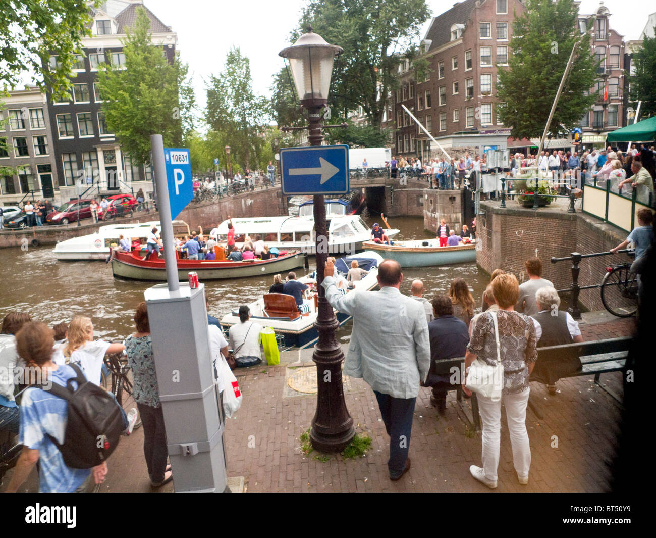 Amsterdam Fahrrad Fahrrad Transport Reisen Fahrt Park Windmühle Wind Power elektrische Energiegewinnung Urinal-Bahnhof Stockfoto