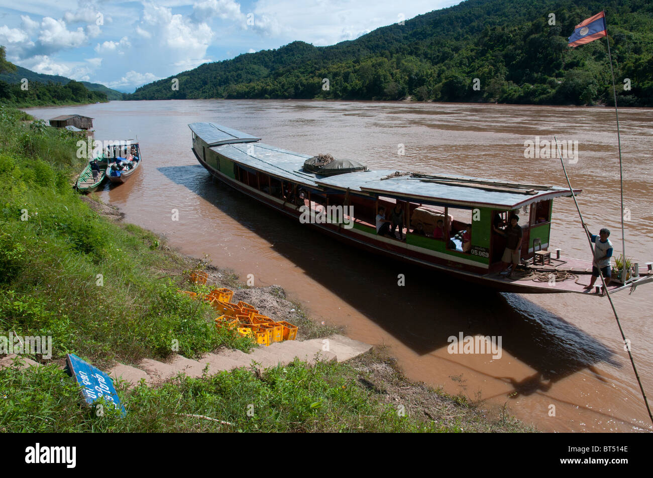 Boot auf dem Mekong Fluss bei Paksa. Nordlaos Stockfoto