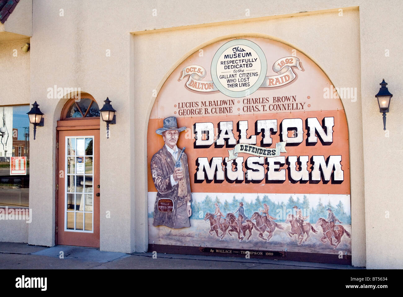 Das Dalton Defenders Museum Chroniken Coffeyville, Kansas bekannteste Veranstaltung, die Dalton-Bande zwei Bankraub. Stockfoto