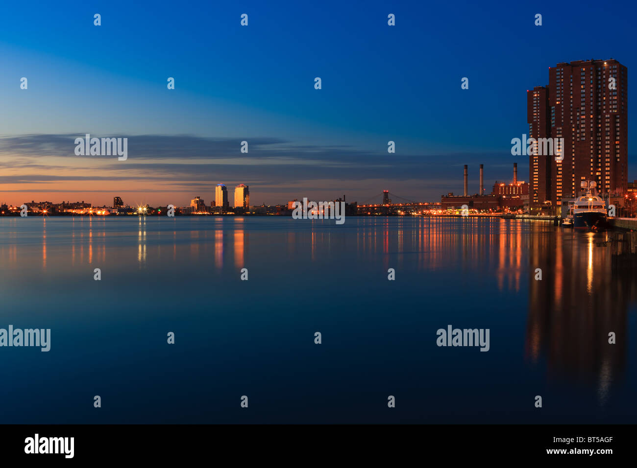 East River Sonnenaufgang mit Blick auf Long Island Stockfoto