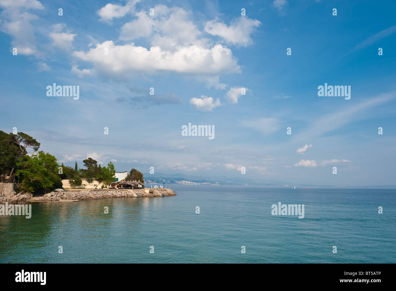 Adriatische Meerblick. Opatija, eine touristische Stadt an der kroatischen Küste. Stockfoto