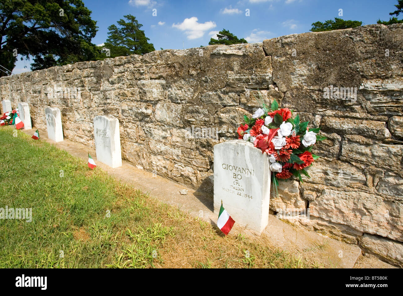 Der Fort Reno Post Friedhof ist die letzte Ruhestätte für 62 deutsche und 8 italienische Kriegsgefangene. Stockfoto