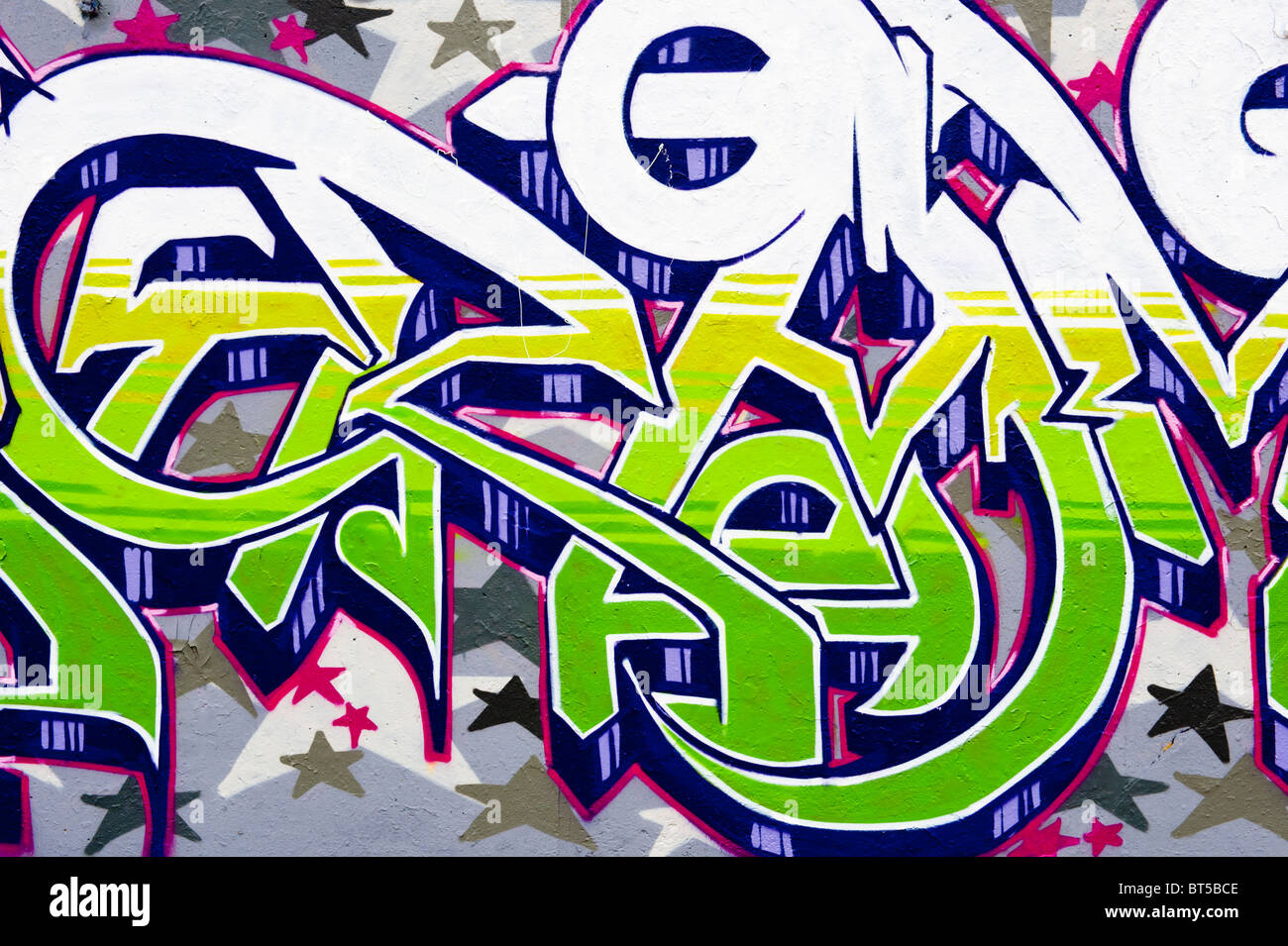 grüne und weiße graffiti Stockfoto