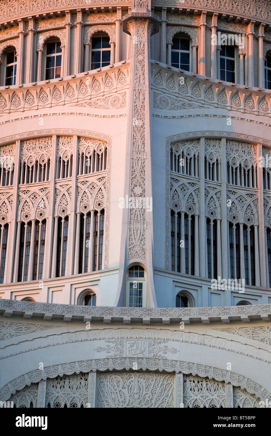 Warmes Licht Sonnenuntergang auf Bahai Tempel Stockfoto