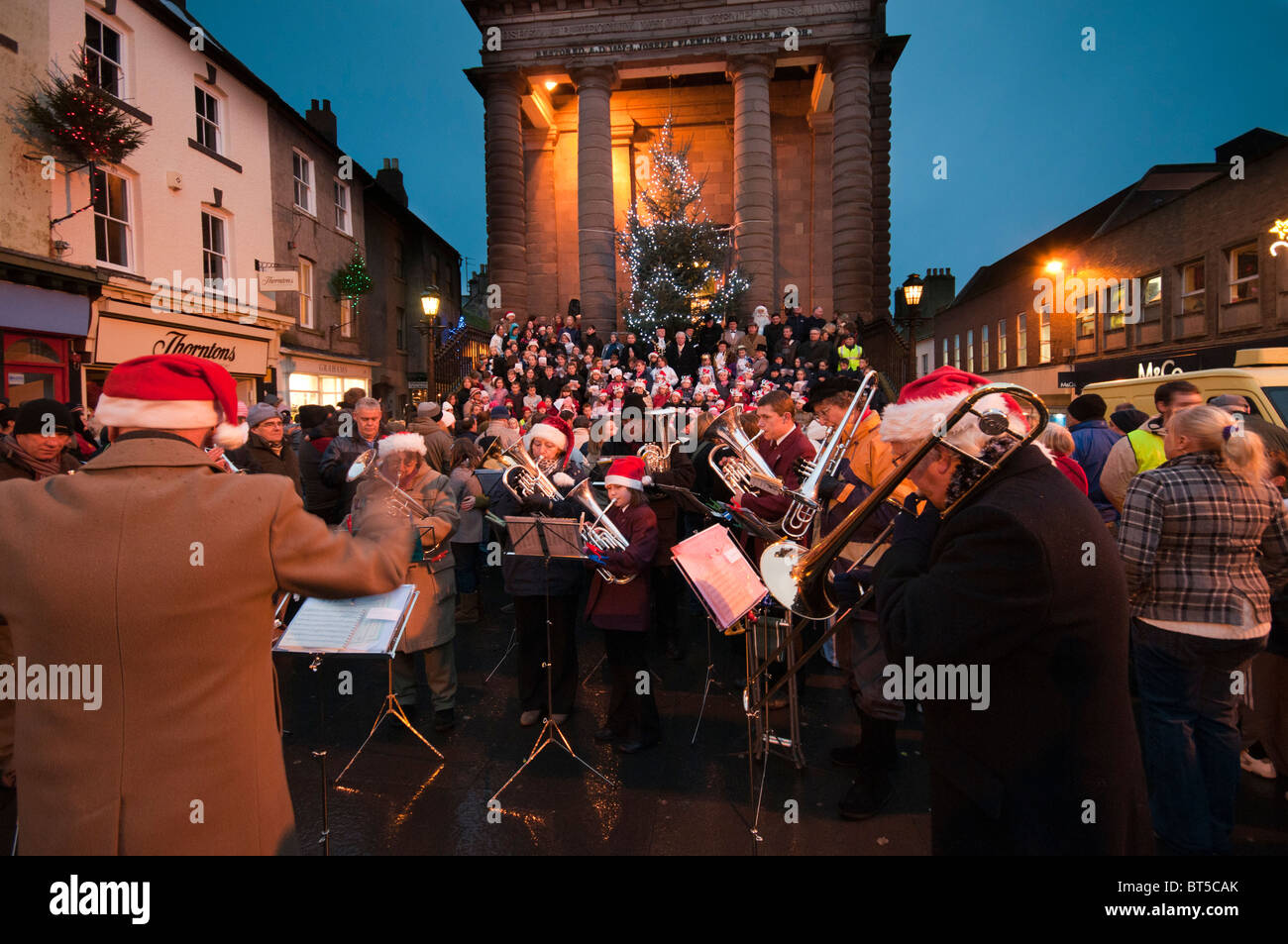Weihnachtslieder singen Stockfoto