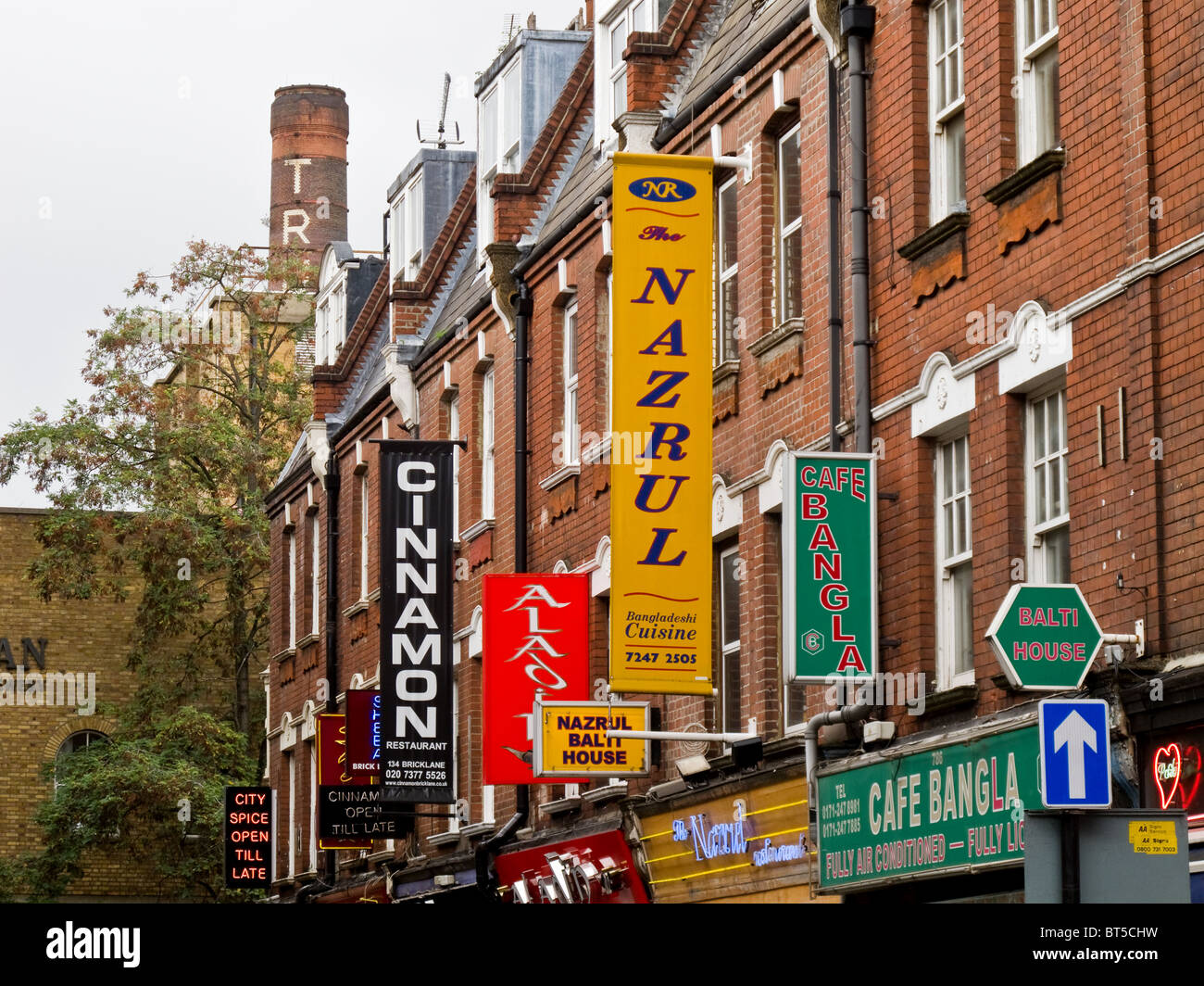 Asiatisches Restaurant Zeichen in Brick Lane in London. Stockfoto